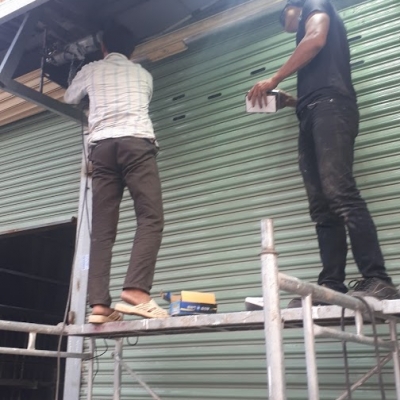 CÁCH SỬA CỬA CUỐN BỊ ĐỨT LÒ XO