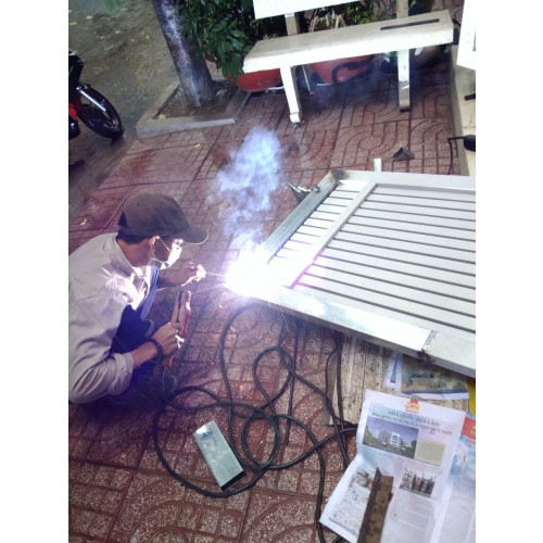 sỬA CỬA SẮT GIÁ RẺ QUẬN 3