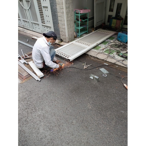 SỬA CỬA SẮT GIÁ RẺ TẬN NƠI