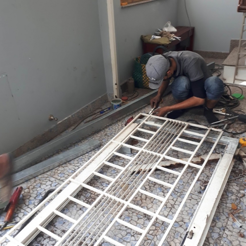 Sửa cửa sắt tại nhà QUẬN 5