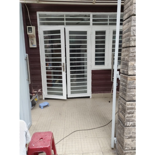 cách thay chân mục cửa sắt tại nhà Quận Tân Bình